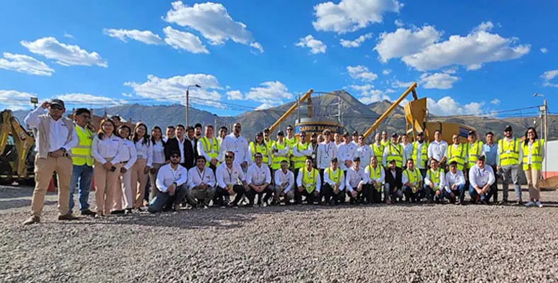 The participants of Carmix Academy 2024 lined up for a picture