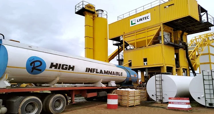 The containerised mixing plant from Lintec & Linnhoff at work on the airport construction project